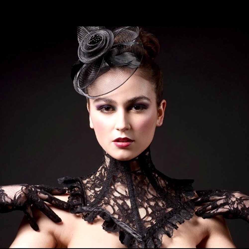 Victorian Lace Black Neck Corset